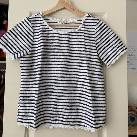 Green Envelope structured tee. Like new - Picture 3 of 3